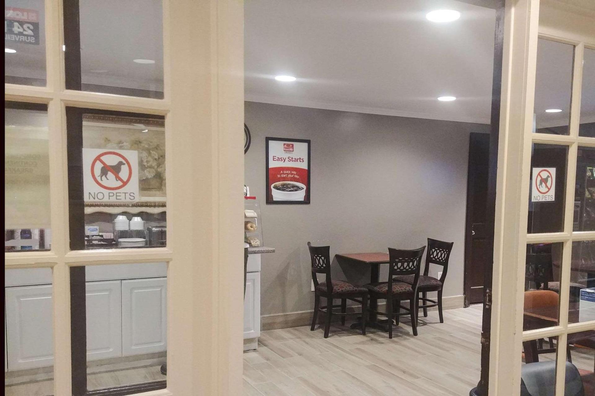 Econo Lodge Milldale - Southington photo 37