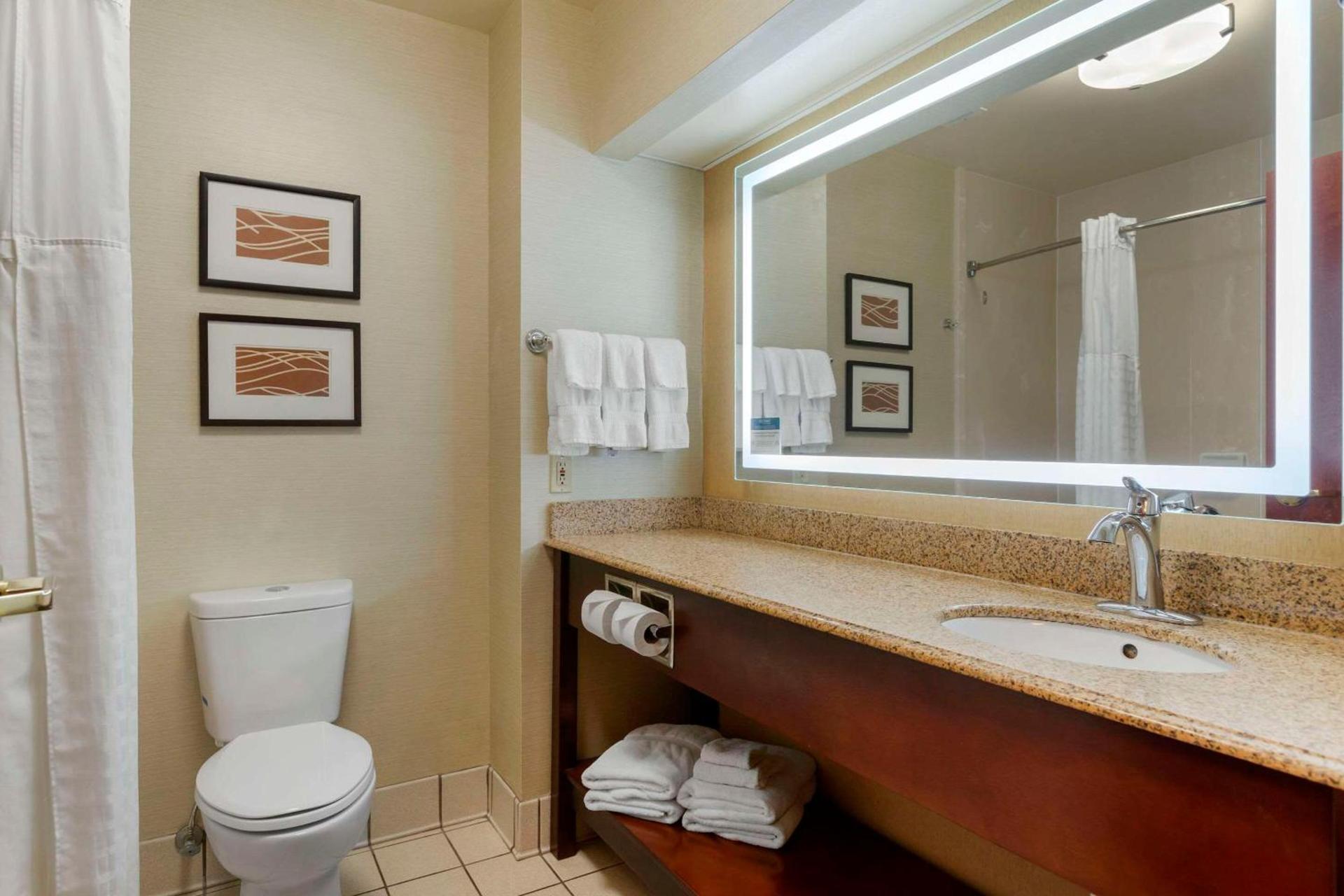 Comfort Inn & Suites Jackson North photo 23