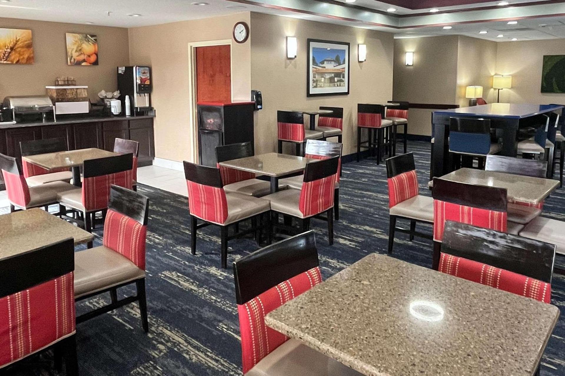 Comfort Inn & Suites Jackson North photo 28