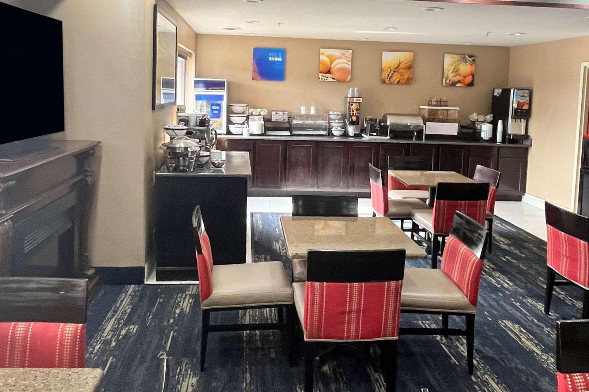 Comfort Inn & Suites Jackson North photo 29