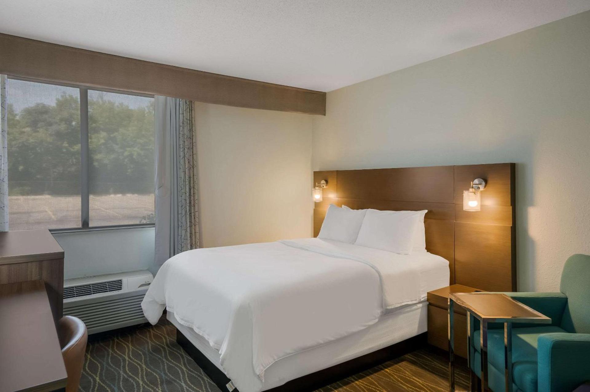 Radisson Hotel Grand Rapids Riverfront photo 60