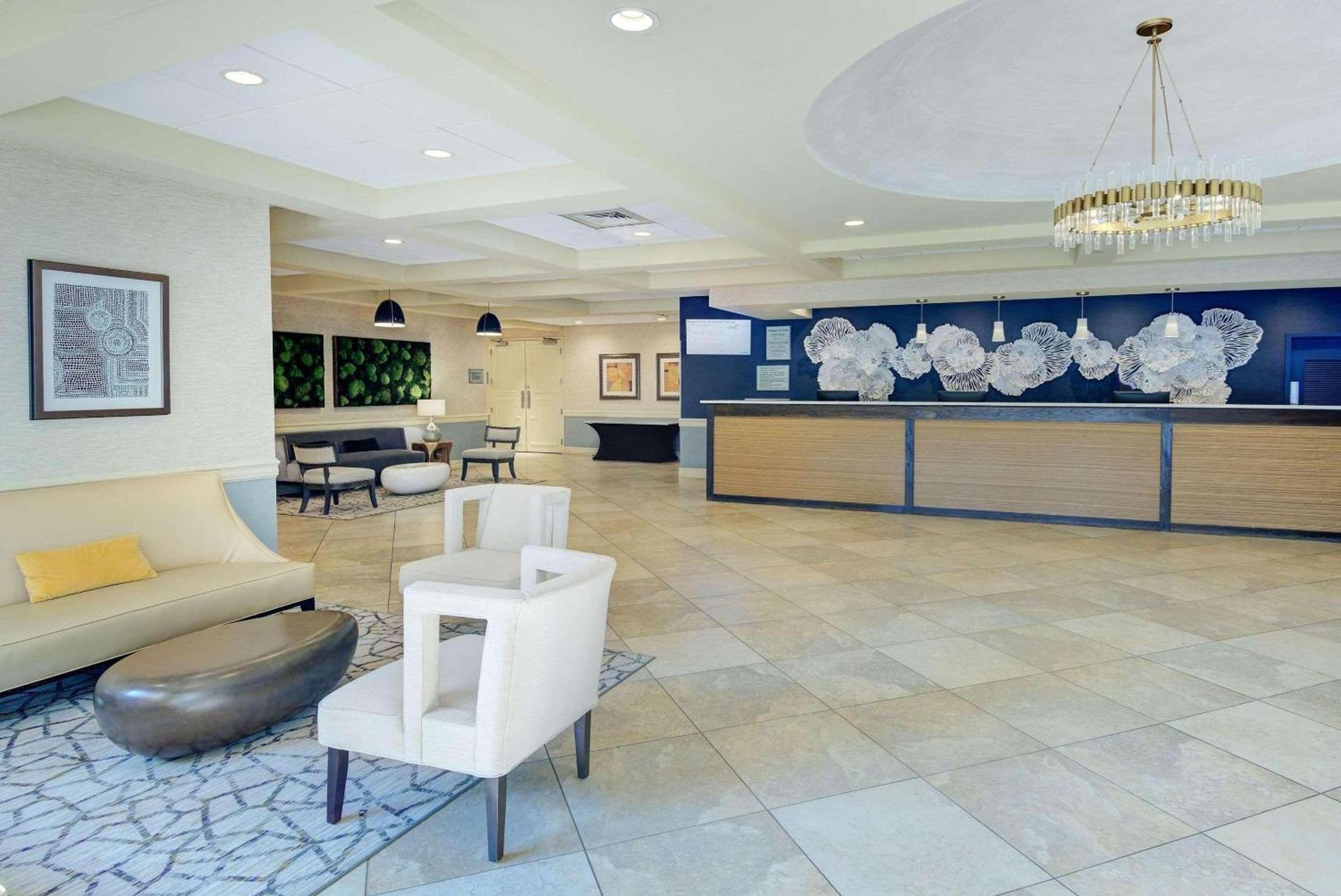 Radisson Hotel Freehold photo 2