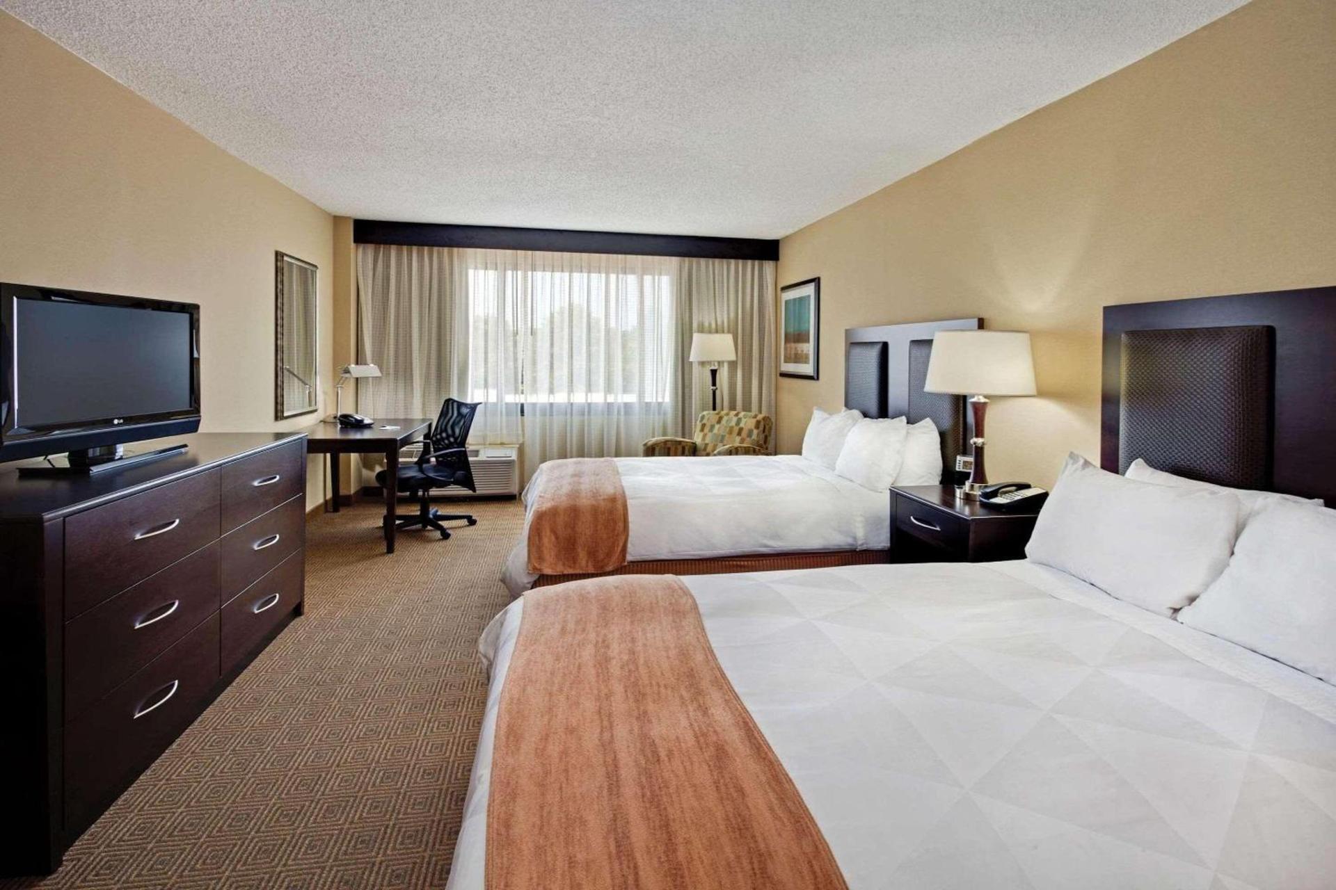 Radisson Hotel Freehold photo 4