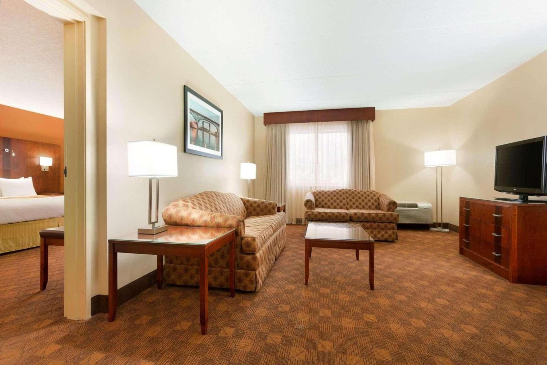 Radisson Akron-Fairlawn Copley photo 10