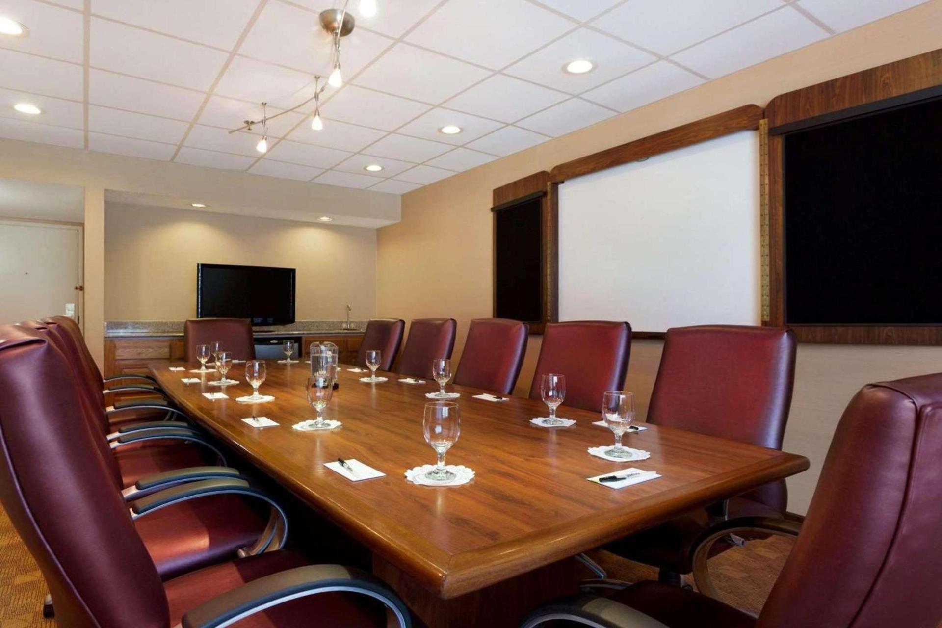 Radisson Akron-Fairlawn Copley photo 14