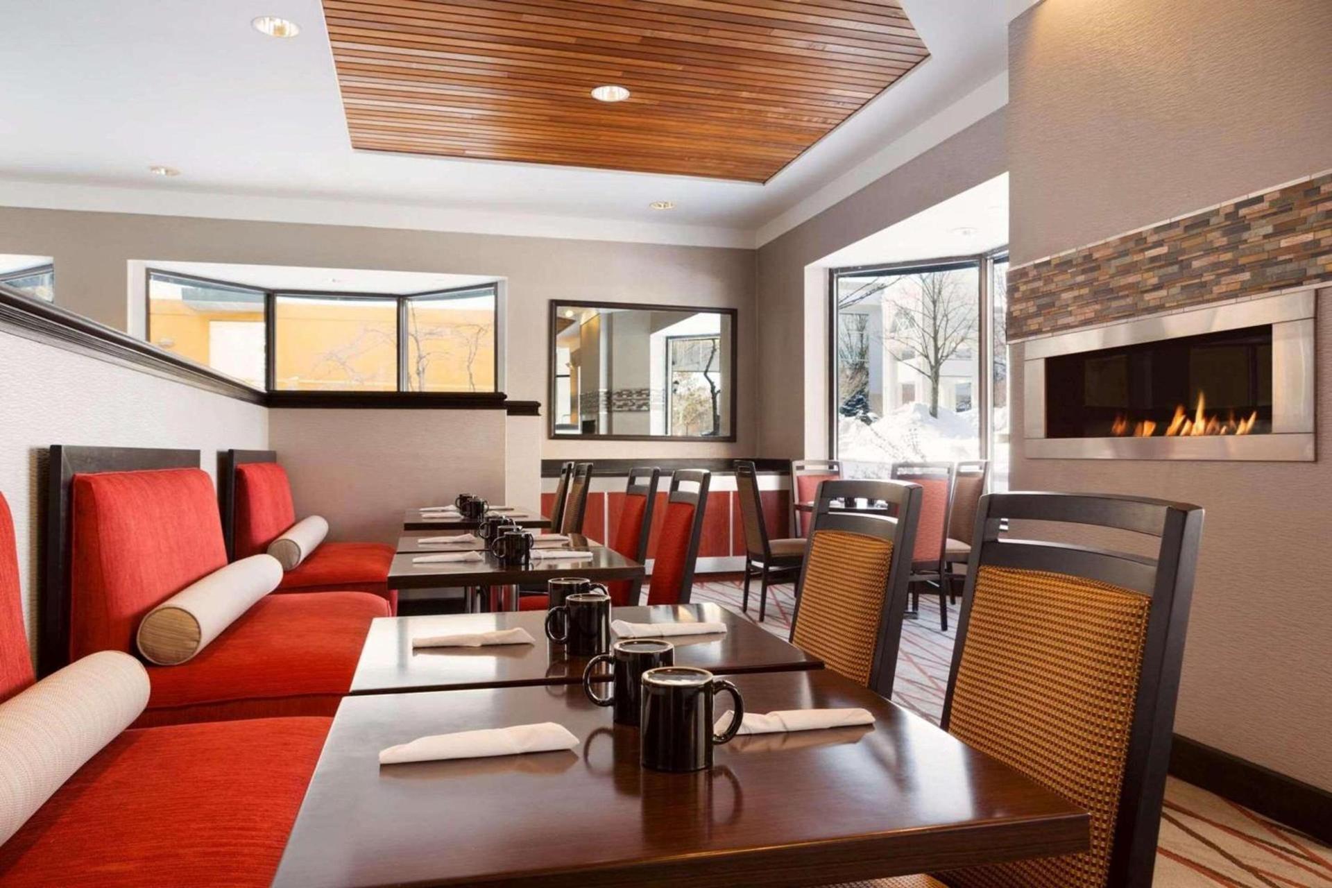 Radisson Akron-Fairlawn Copley photo 17