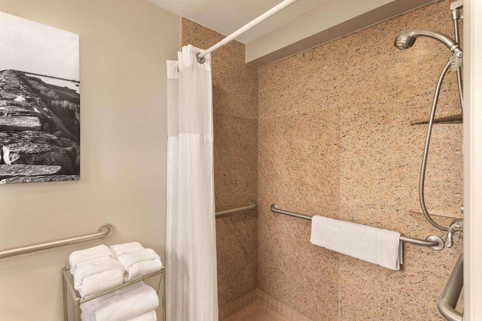 DoubleTree by Hilton Providence Airport Warwick photo 10
