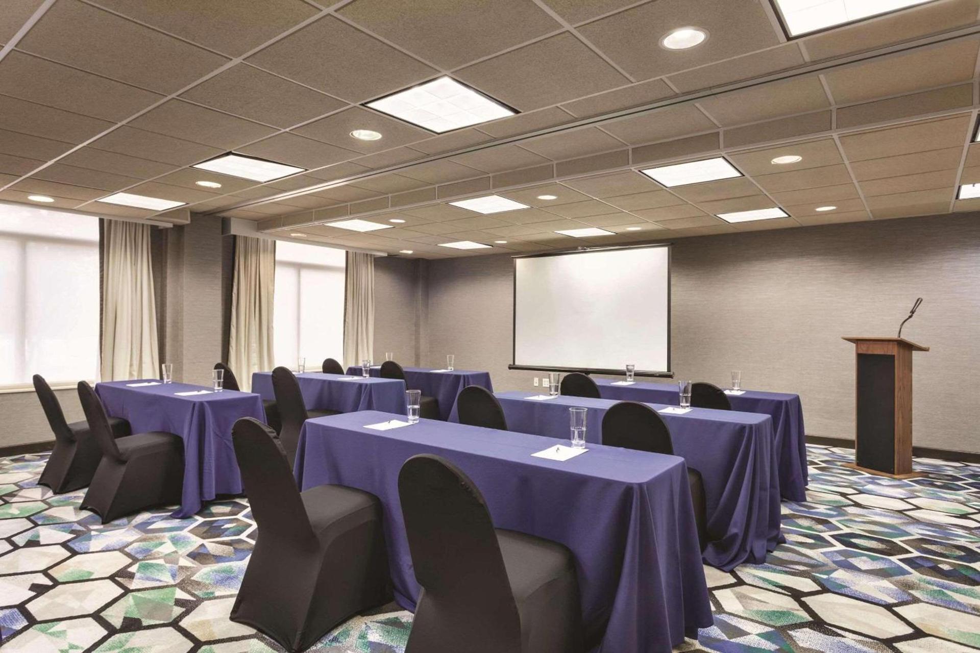 Hampton Inn By Hilton Addison Dallas photo 14