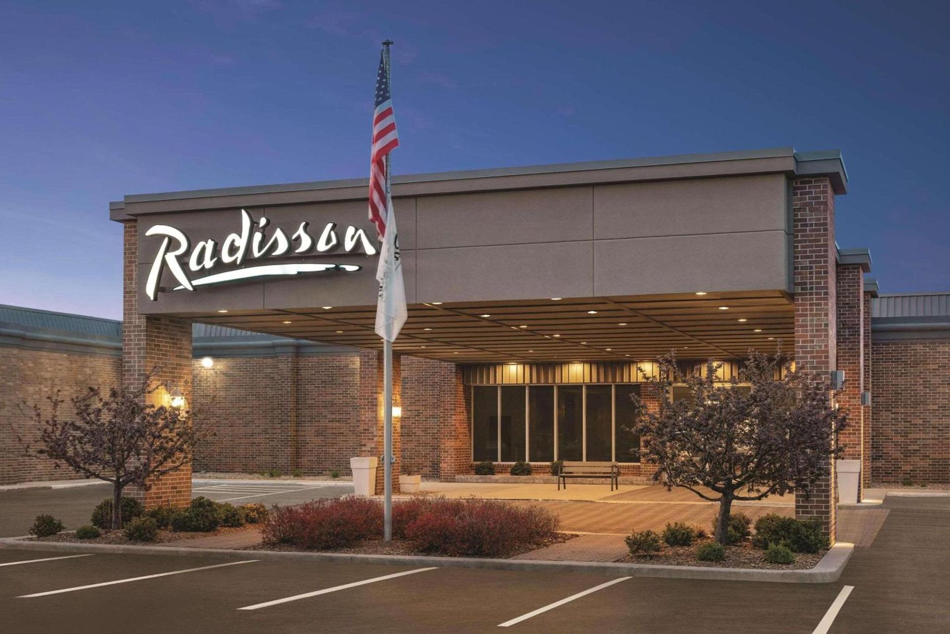 Radisson Hotel and Conference Center Fond du Lac photo 2