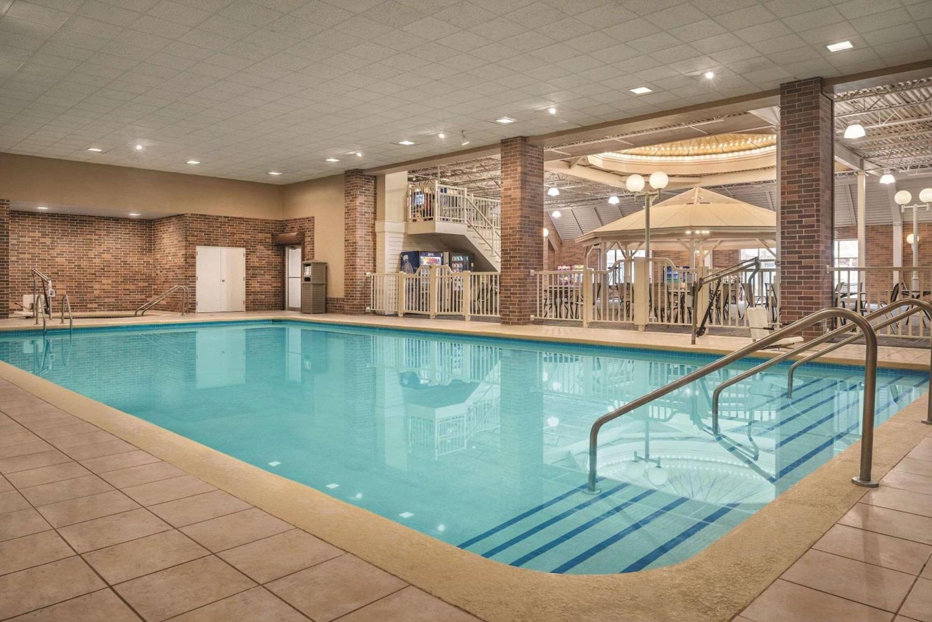 Radisson Hotel and Conference Center Fond du Lac photo 11