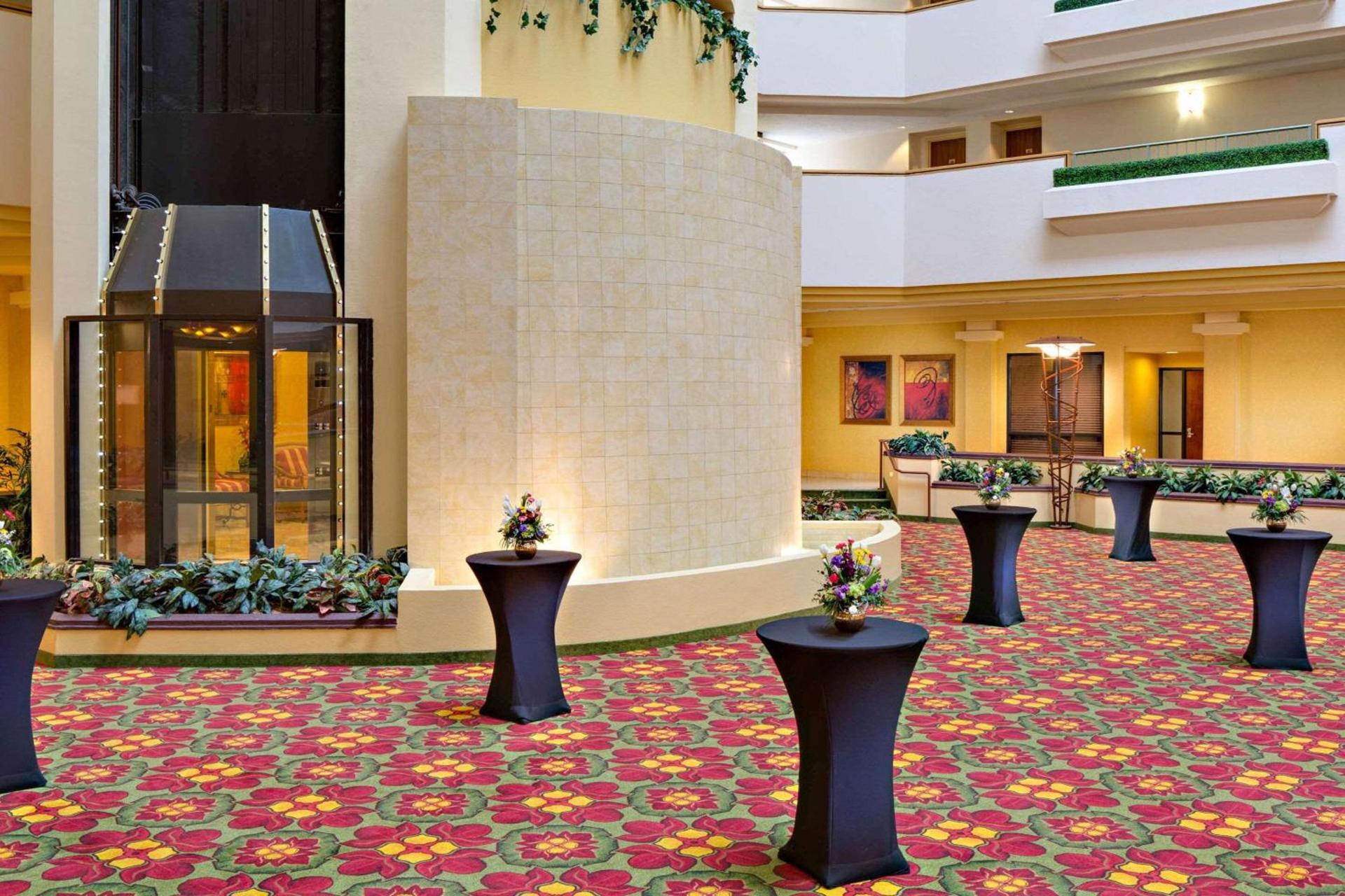 Radisson Hotel Cedar Rapids photo 2