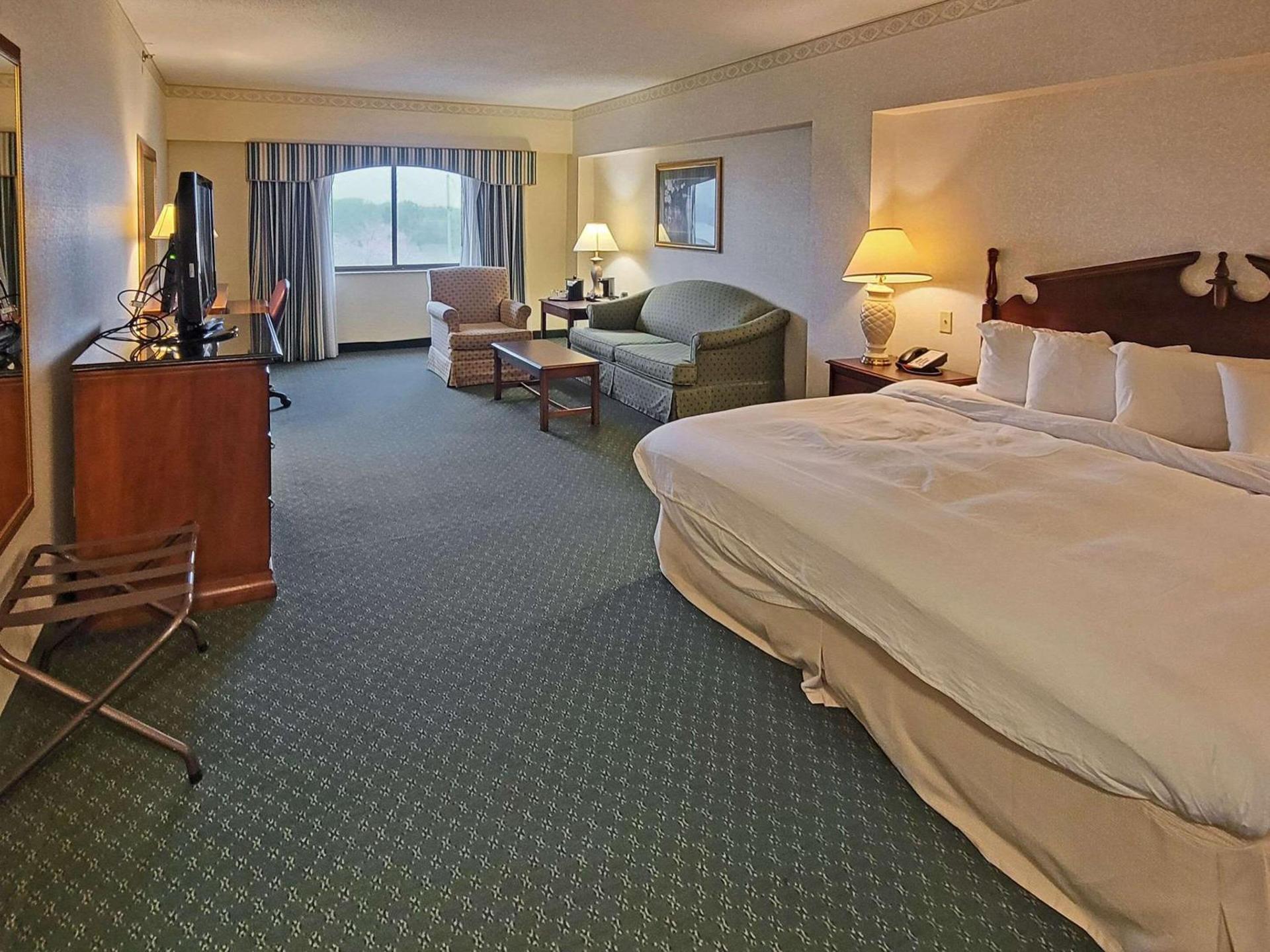 Radisson Hotel Cedar Rapids photo 8