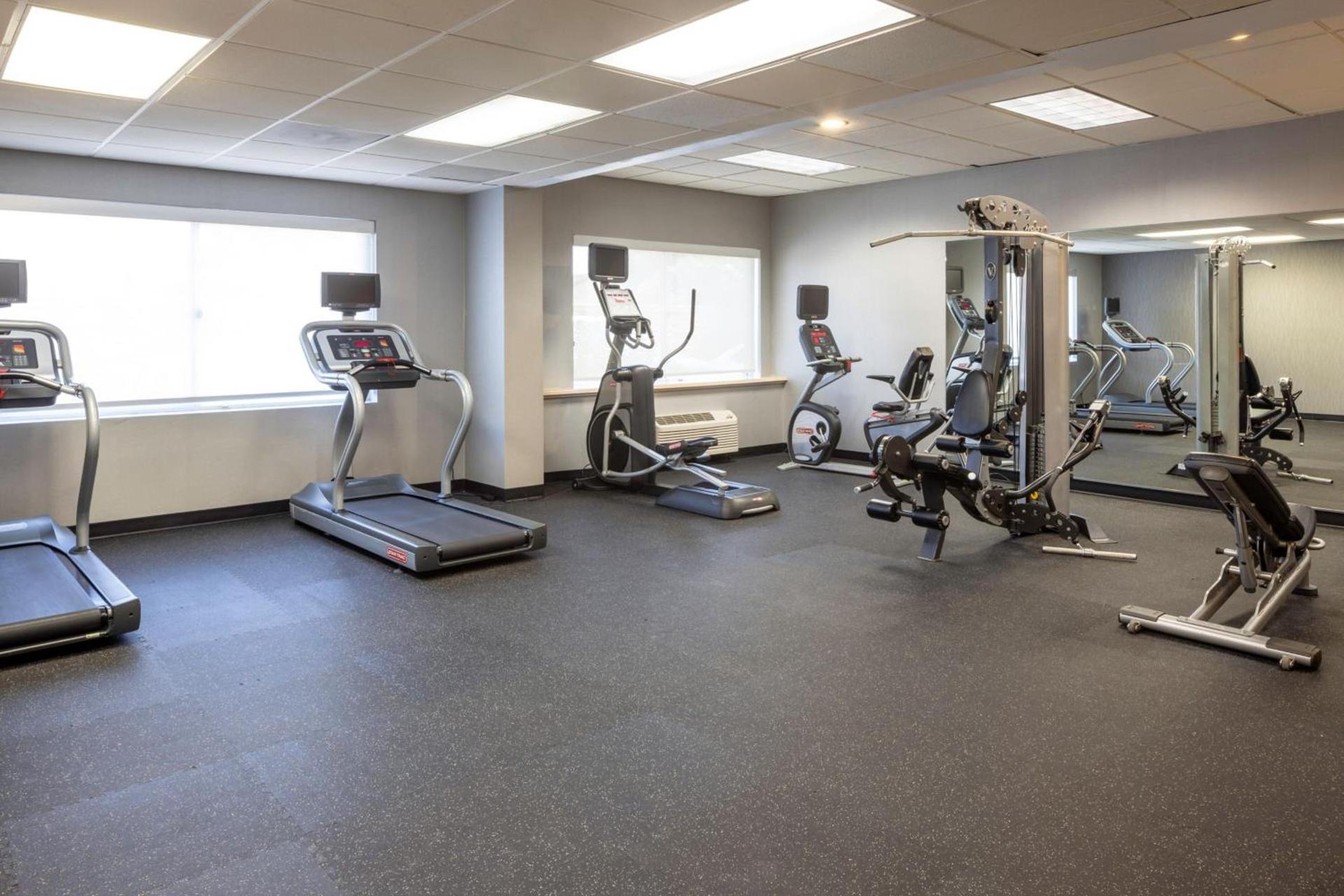 Courtyard by Marriott Baldwin Park photo 29