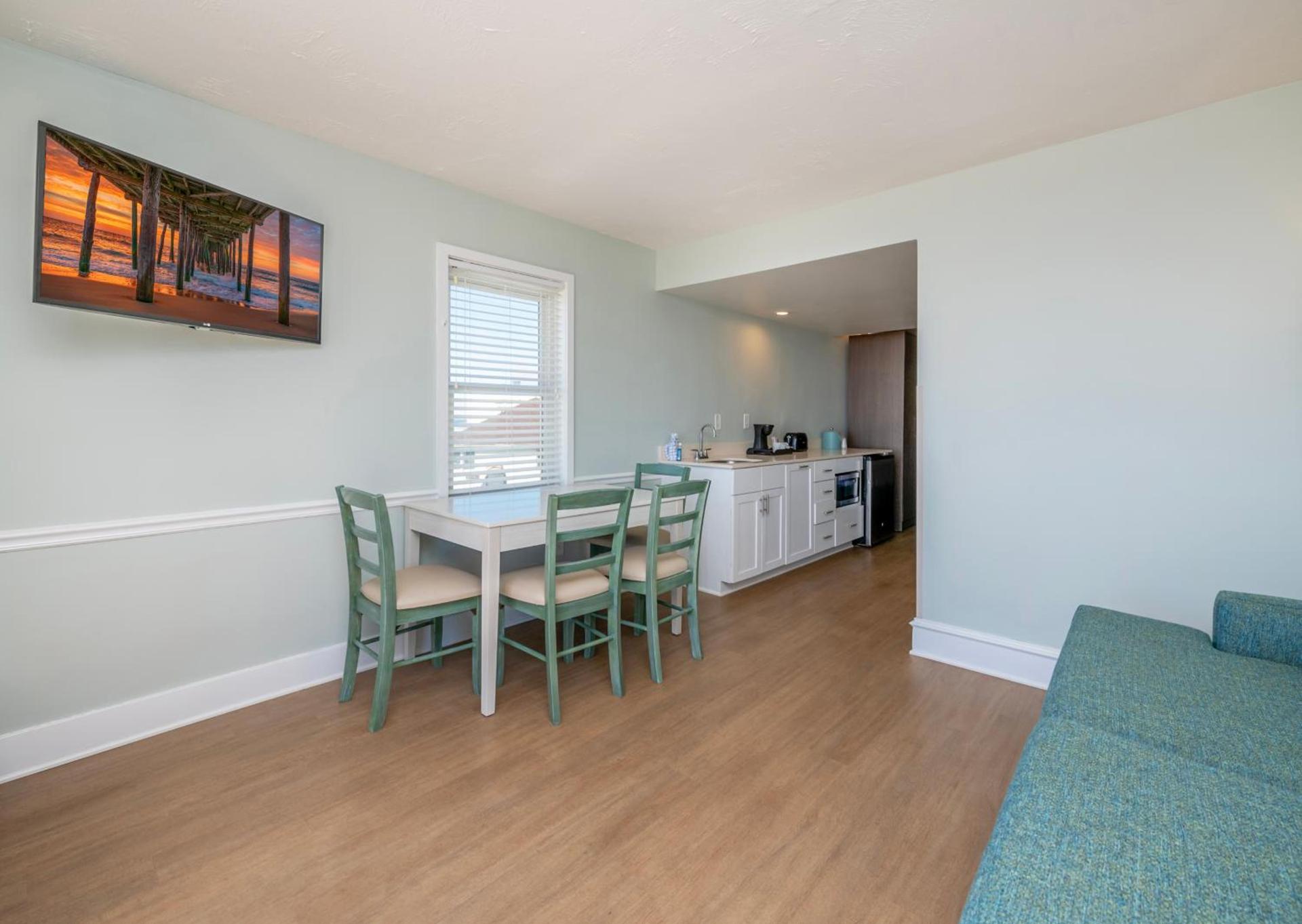 Commander Hotel & Suites photo 59