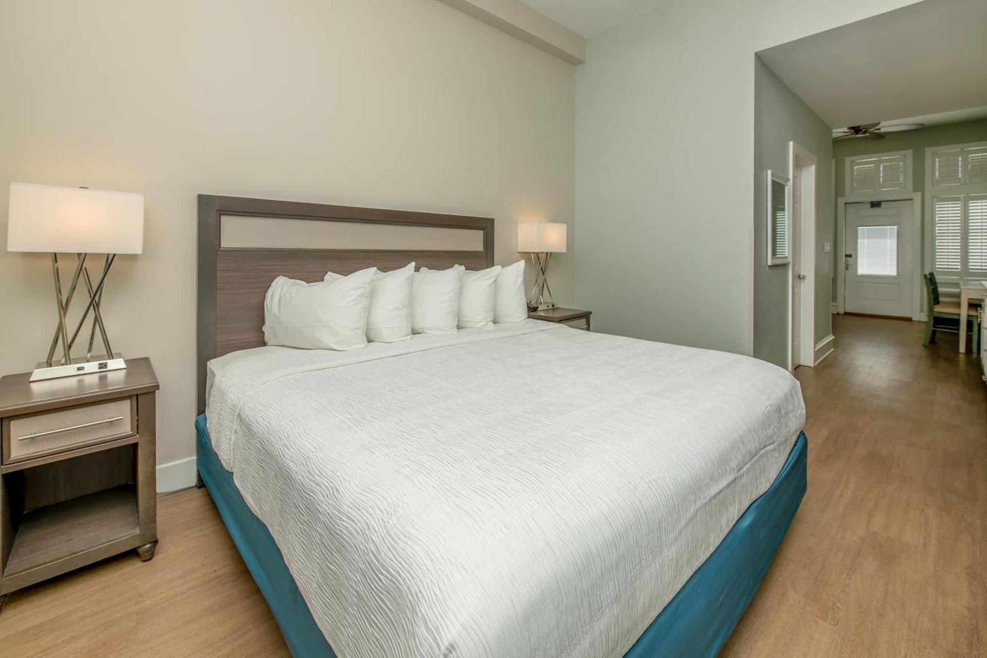 Commander Hotel & Suites photo 71