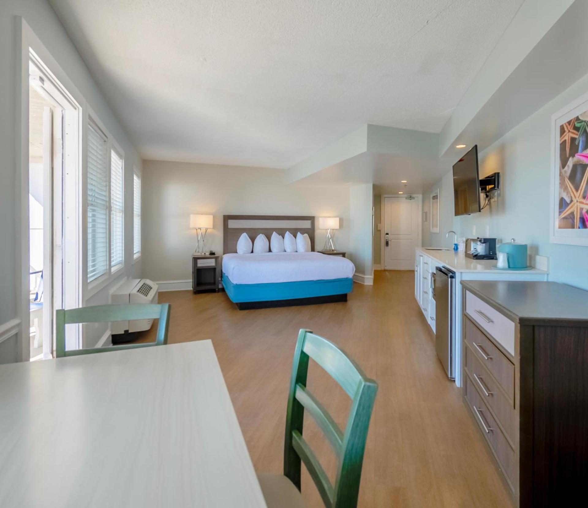 Commander Hotel & Suites photo 72