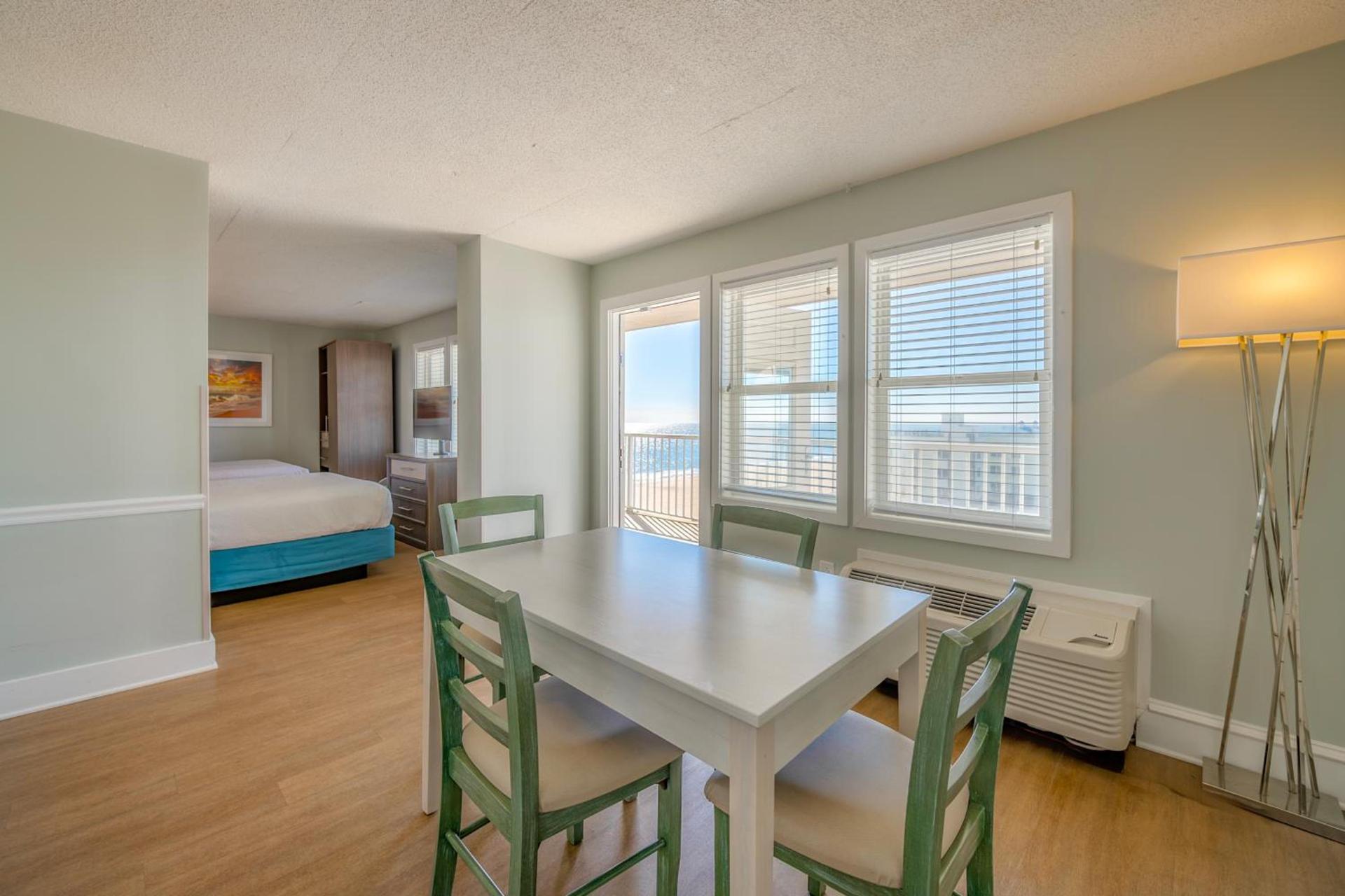 Commander Hotel & Suites photo 81