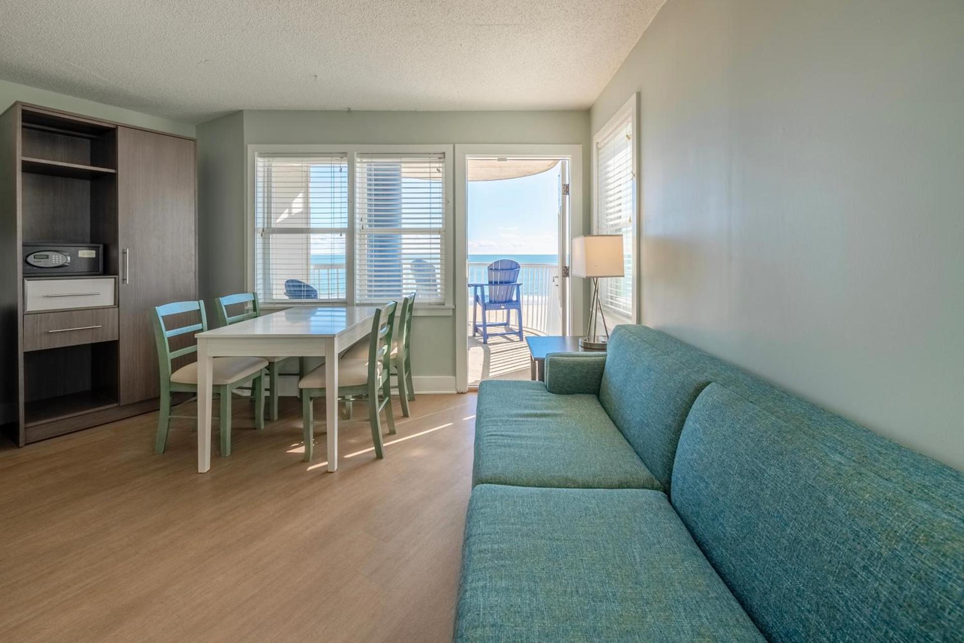 Commander Hotel & Suites photo 86