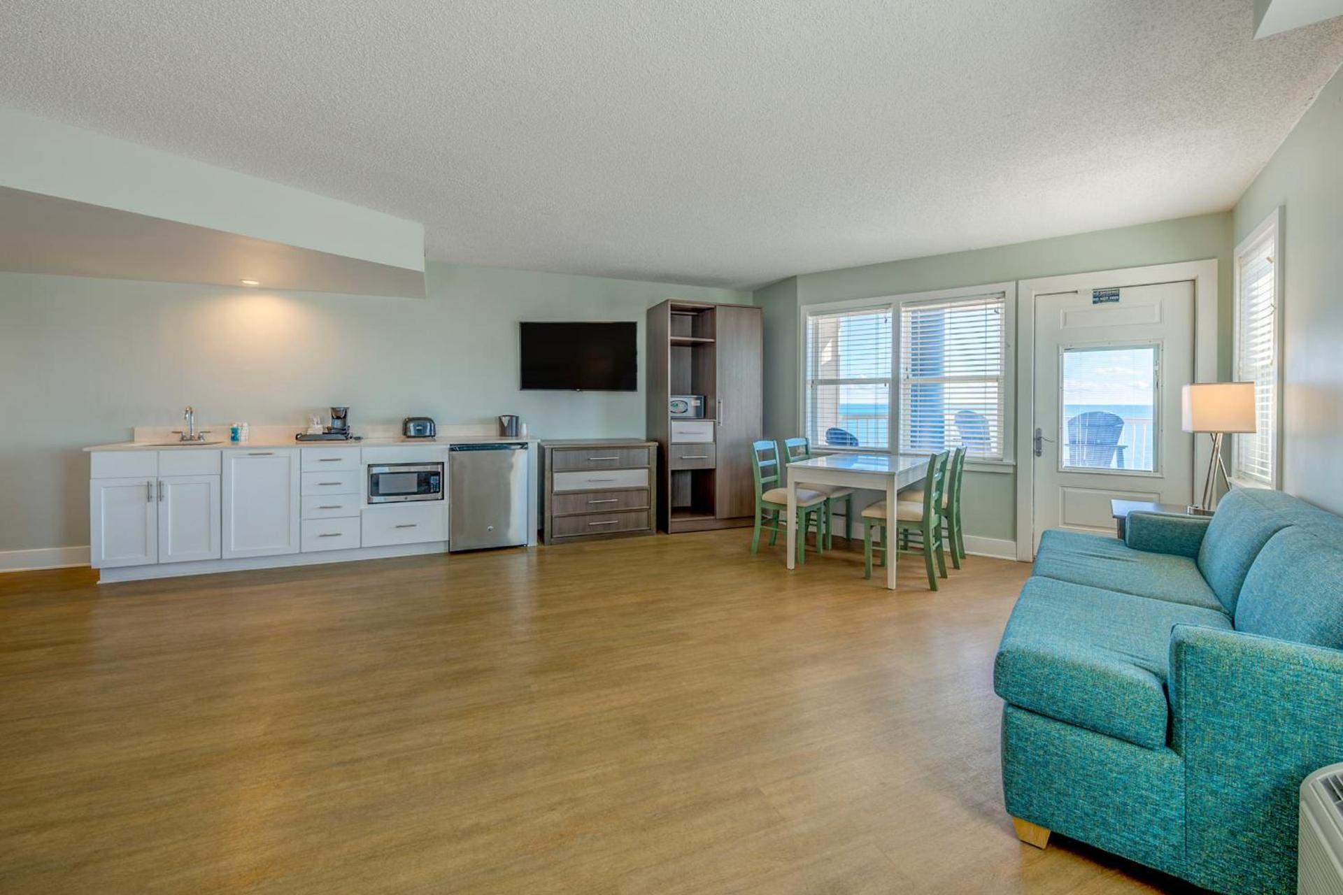 Commander Hotel & Suites photo 87