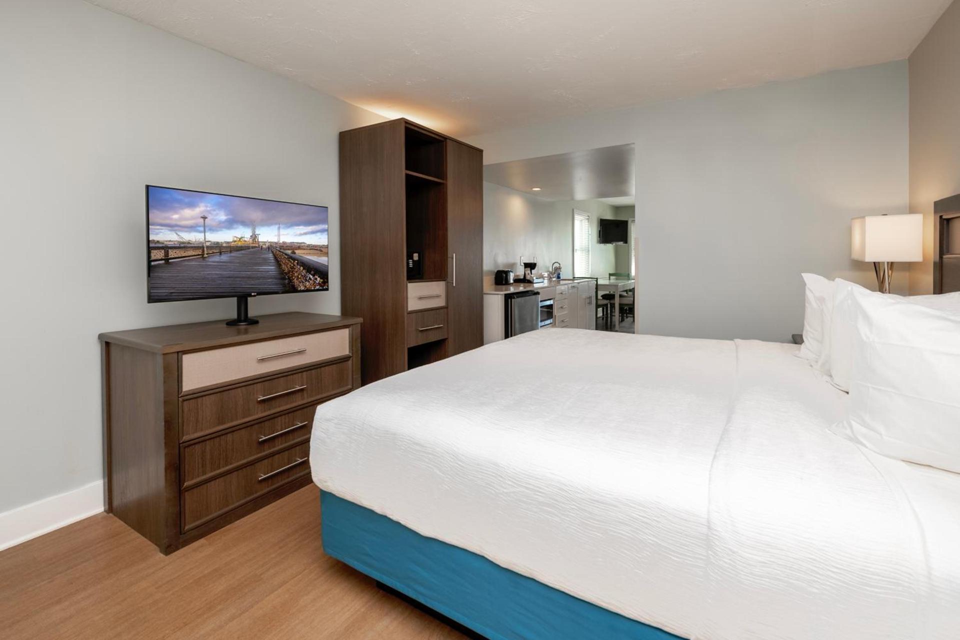 Commander Hotel & Suites photo 91