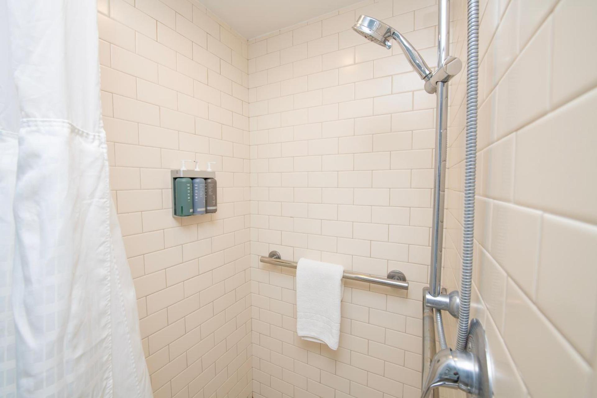 Commander Hotel & Suites photo 96