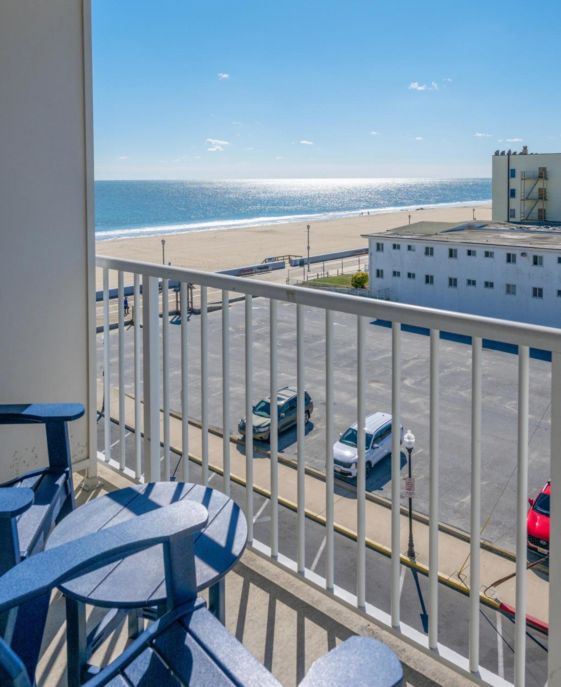 Commander Hotel & Suites photo 97