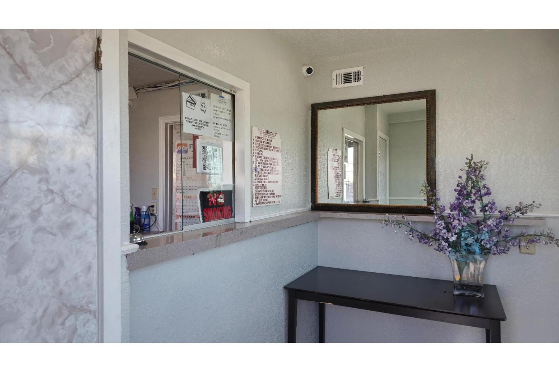 Super 7 Inn By OYO San Antonio NW Medical Center photo 5