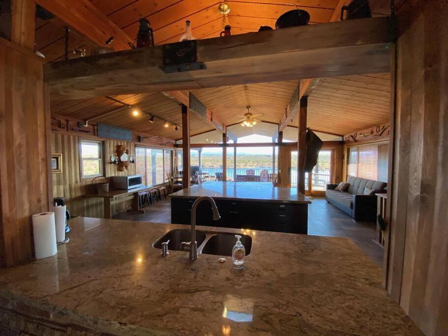 Beautiful Eagle Lodge at Six Lakes Resort photo 12