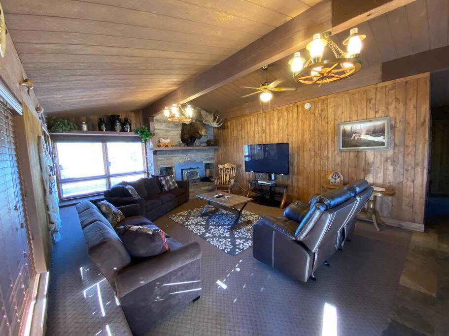 Beautiful Eagle Lodge at Six Lakes Resort photo 2