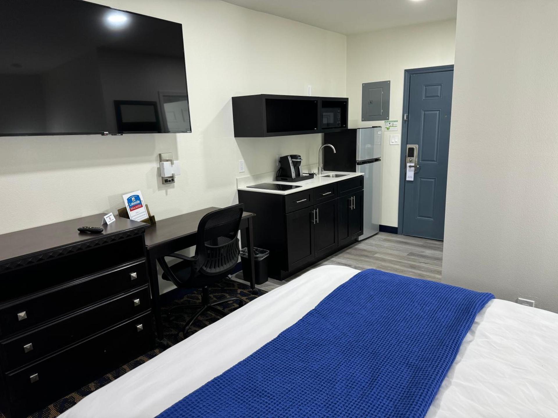 Lakeside Inn and Suites photo 35