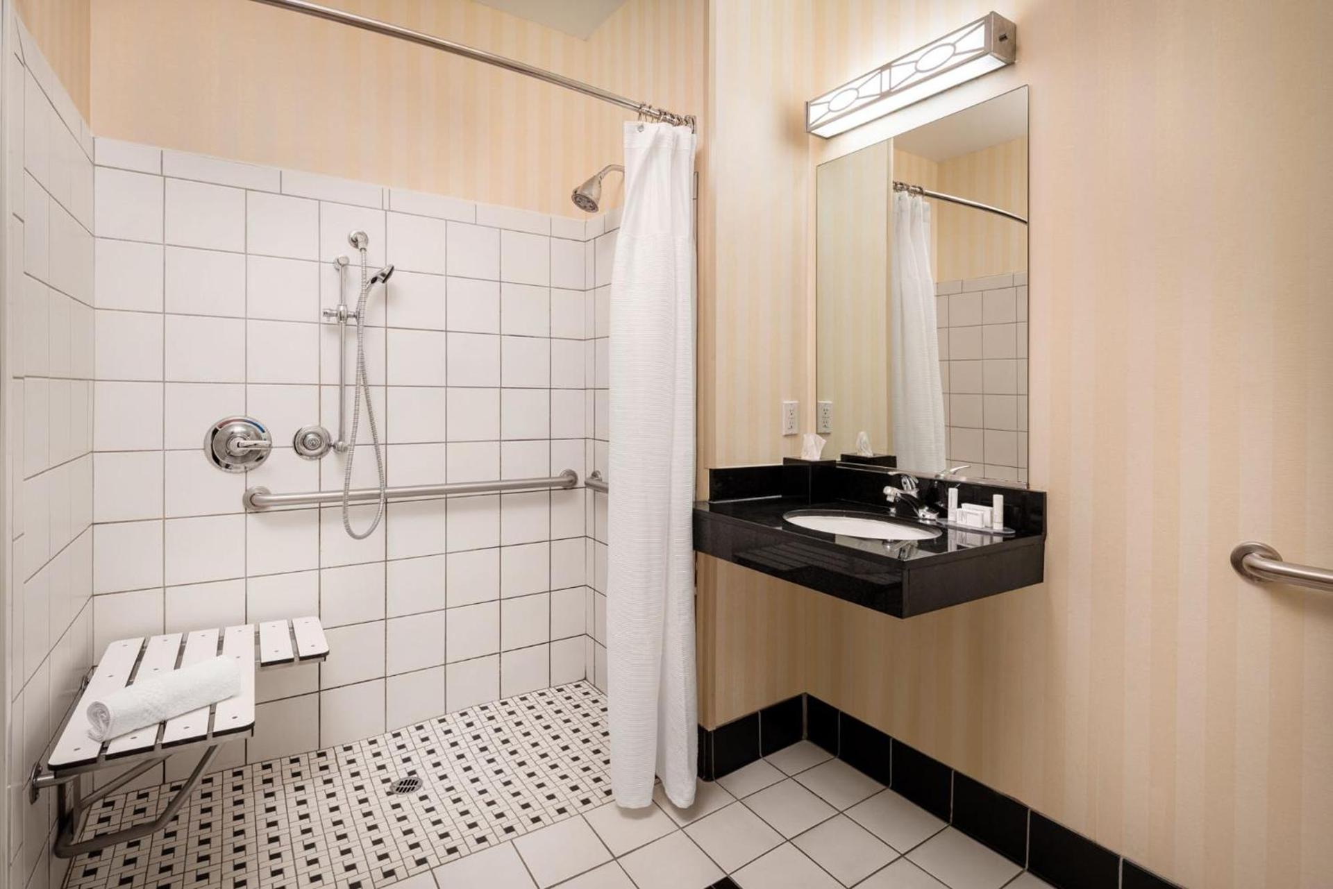Fairfield Inn & Suites by Marriott Visalia Tulare photo 3