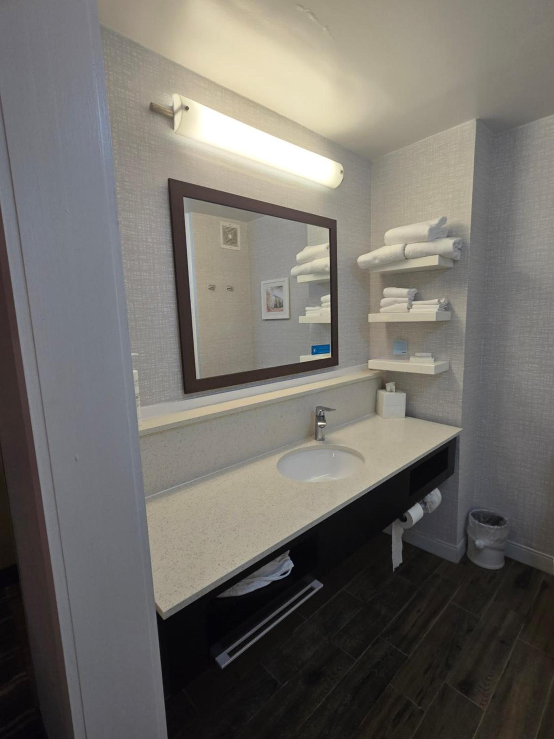 Hampton Inn Commerce photo 14