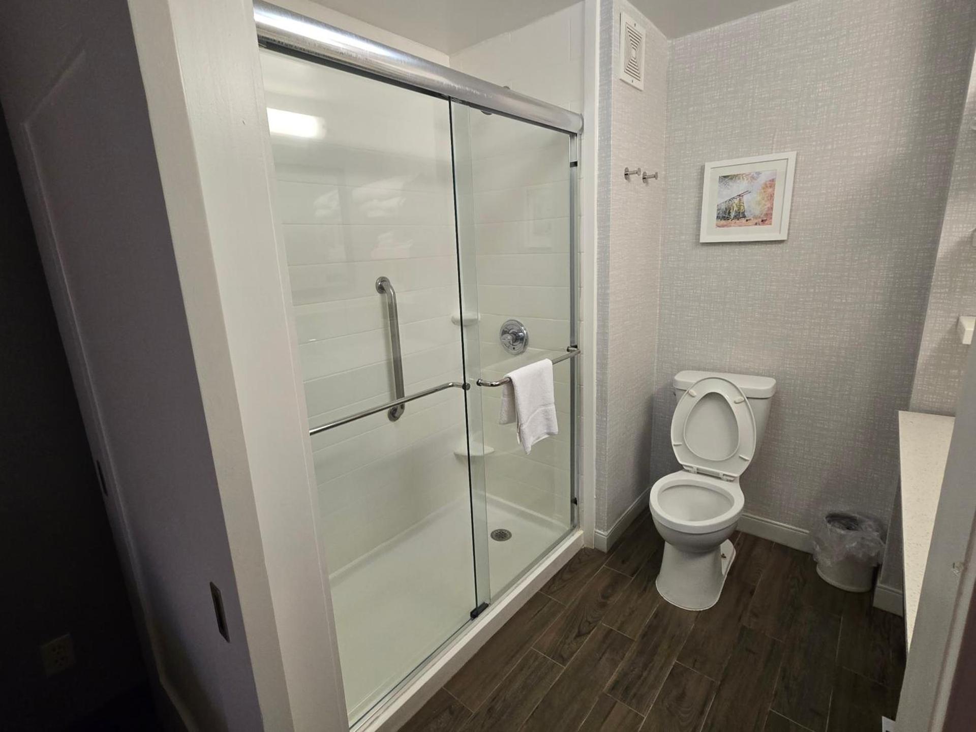 Hampton Inn Commerce photo 18