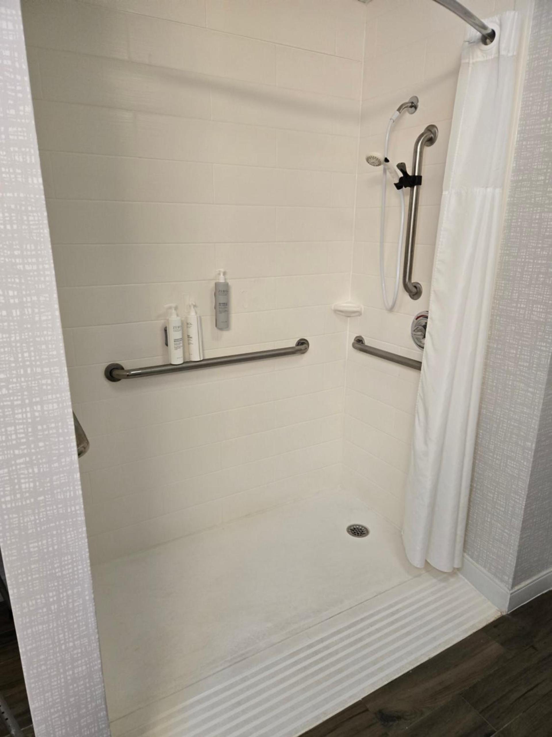 Hampton Inn Commerce photo 19