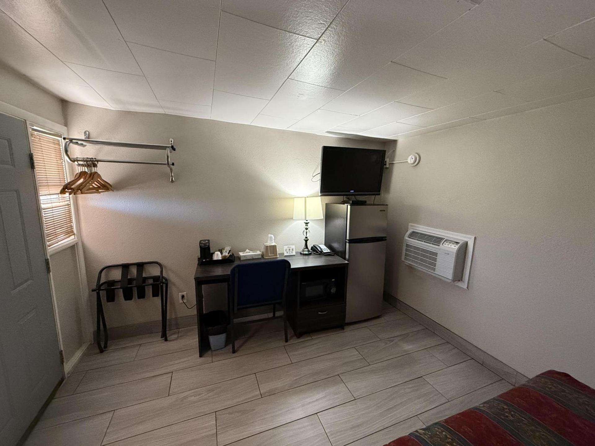 Palms Inn photo 35