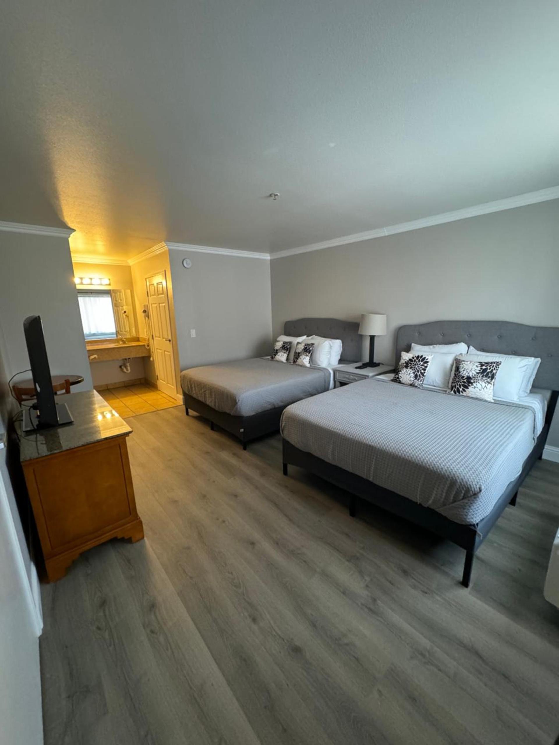 Dune Surfer Inn photo 11