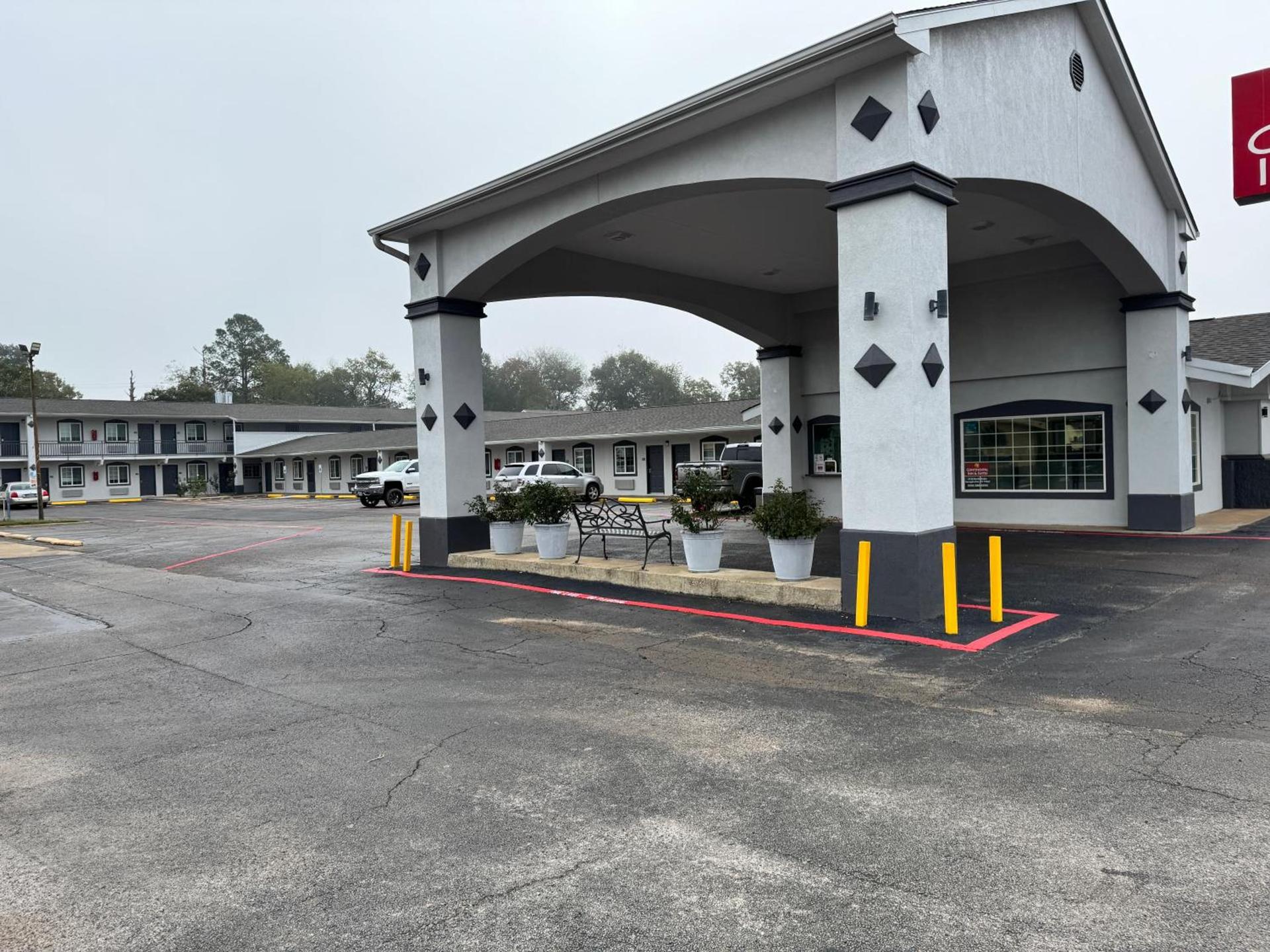 Continental Inn and Suites Nacogdoches TX SFA University Downtown photo 4
