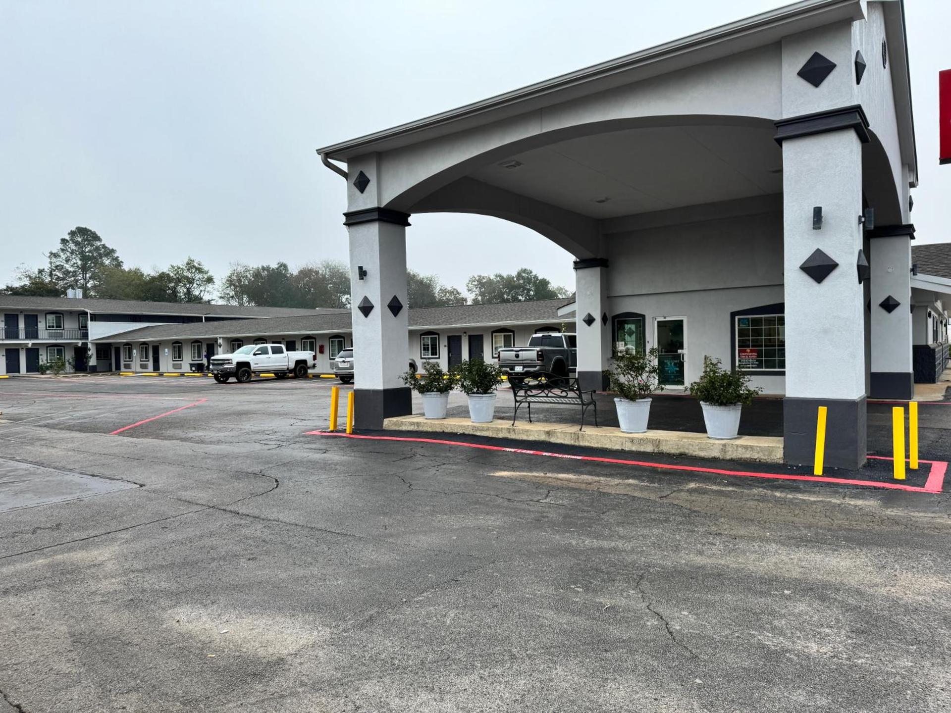 Continental Inn and Suites Nacogdoches TX SFA University Downtown photo 3