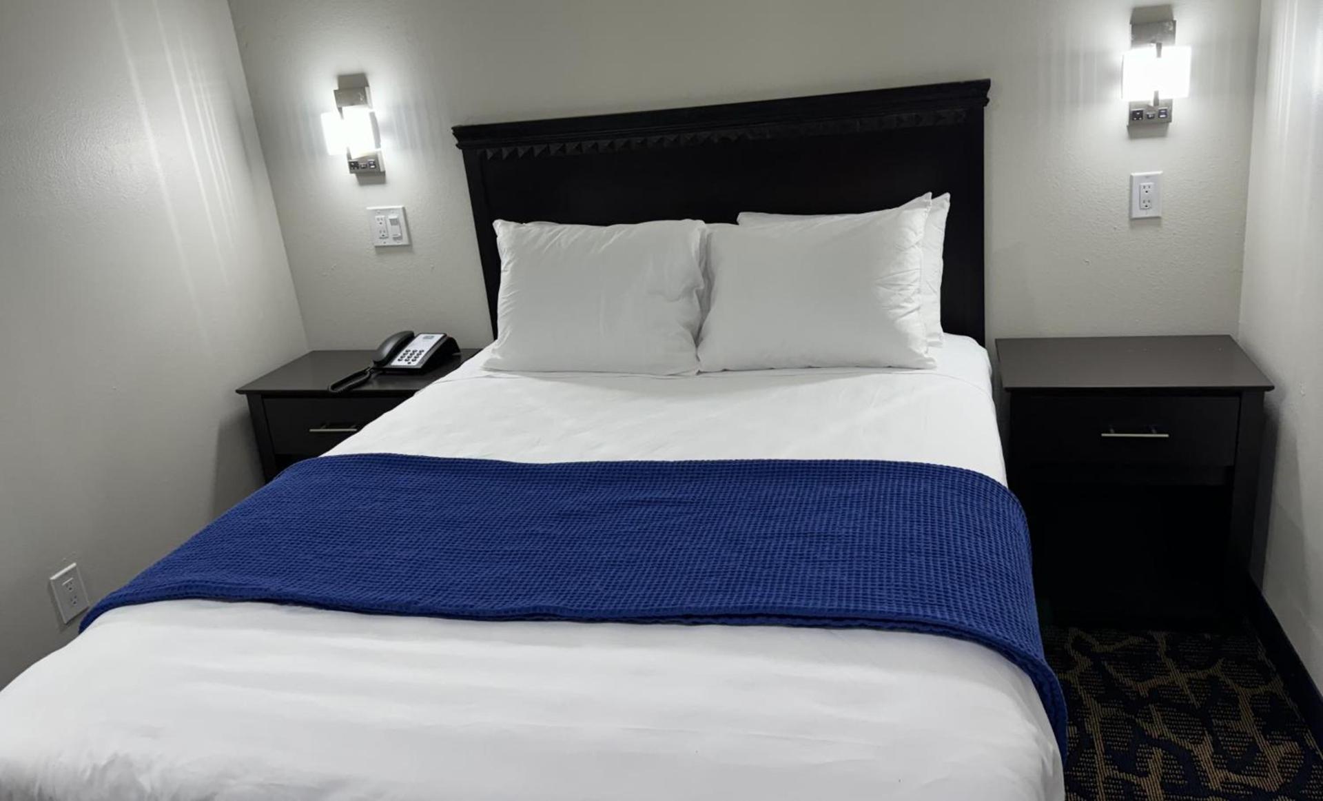 Lakeside Inn and Suites photo 36