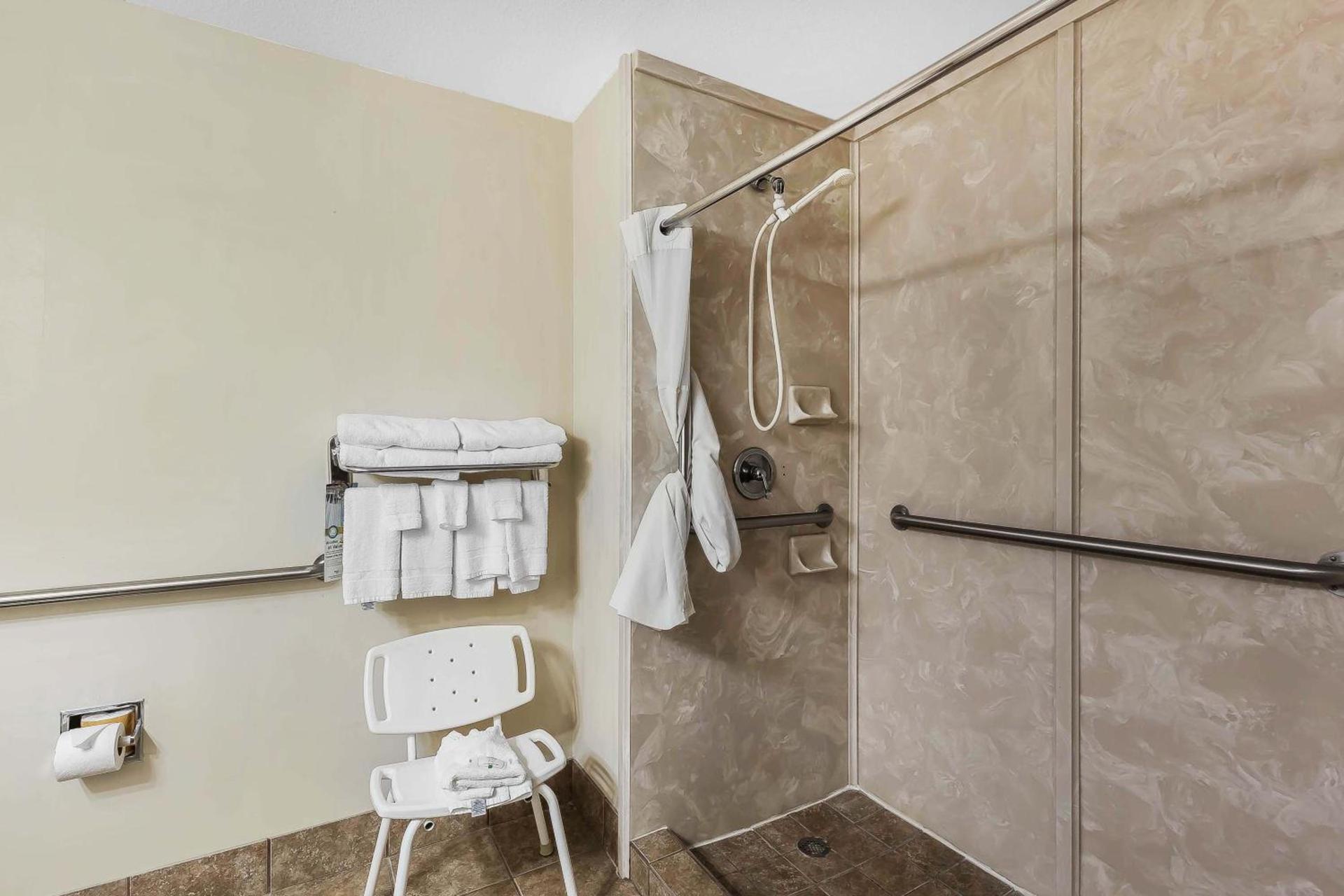 Quality Inn & Suites - Granbury photo 76