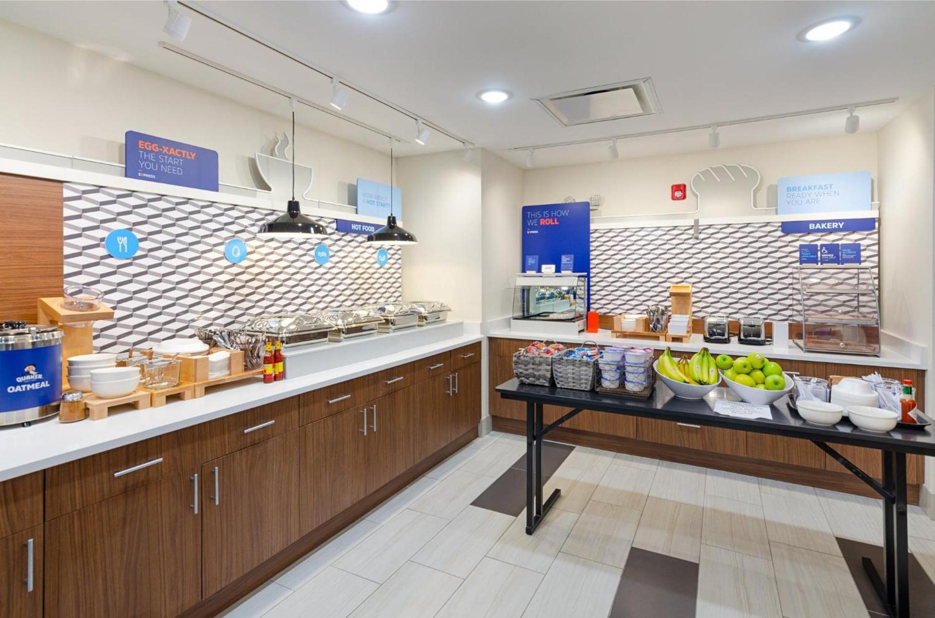 Holiday Inn Express & Suites - Abingdon by IHG photo 47