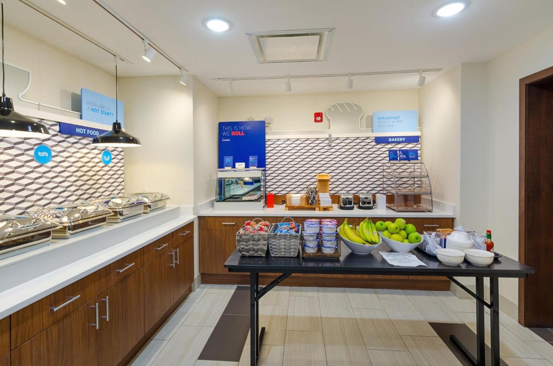 Holiday Inn Express & Suites - Abingdon by IHG photo 49