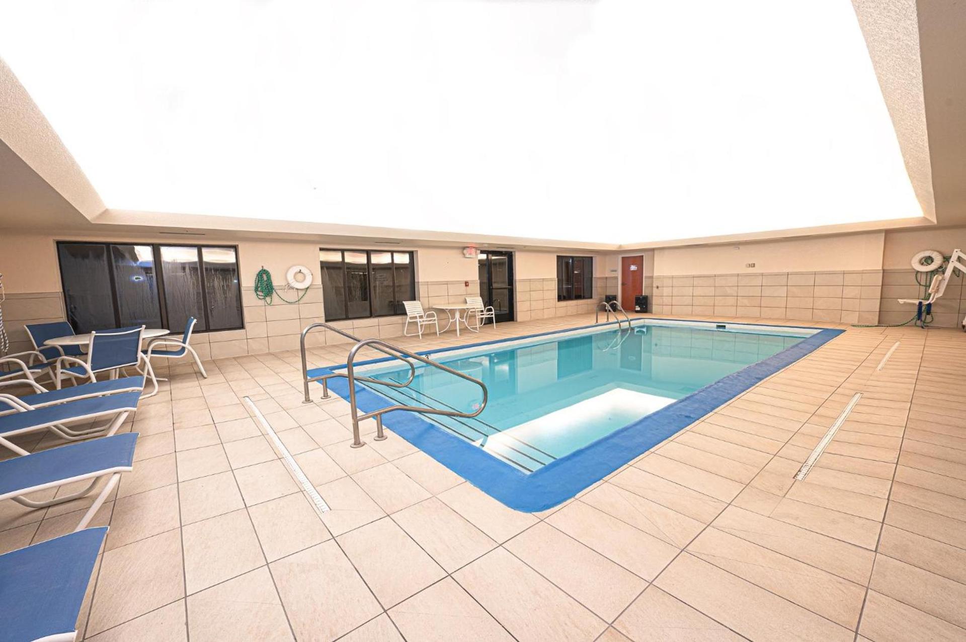 Holiday Inn Express & Suites Springfield by IHG photo 33