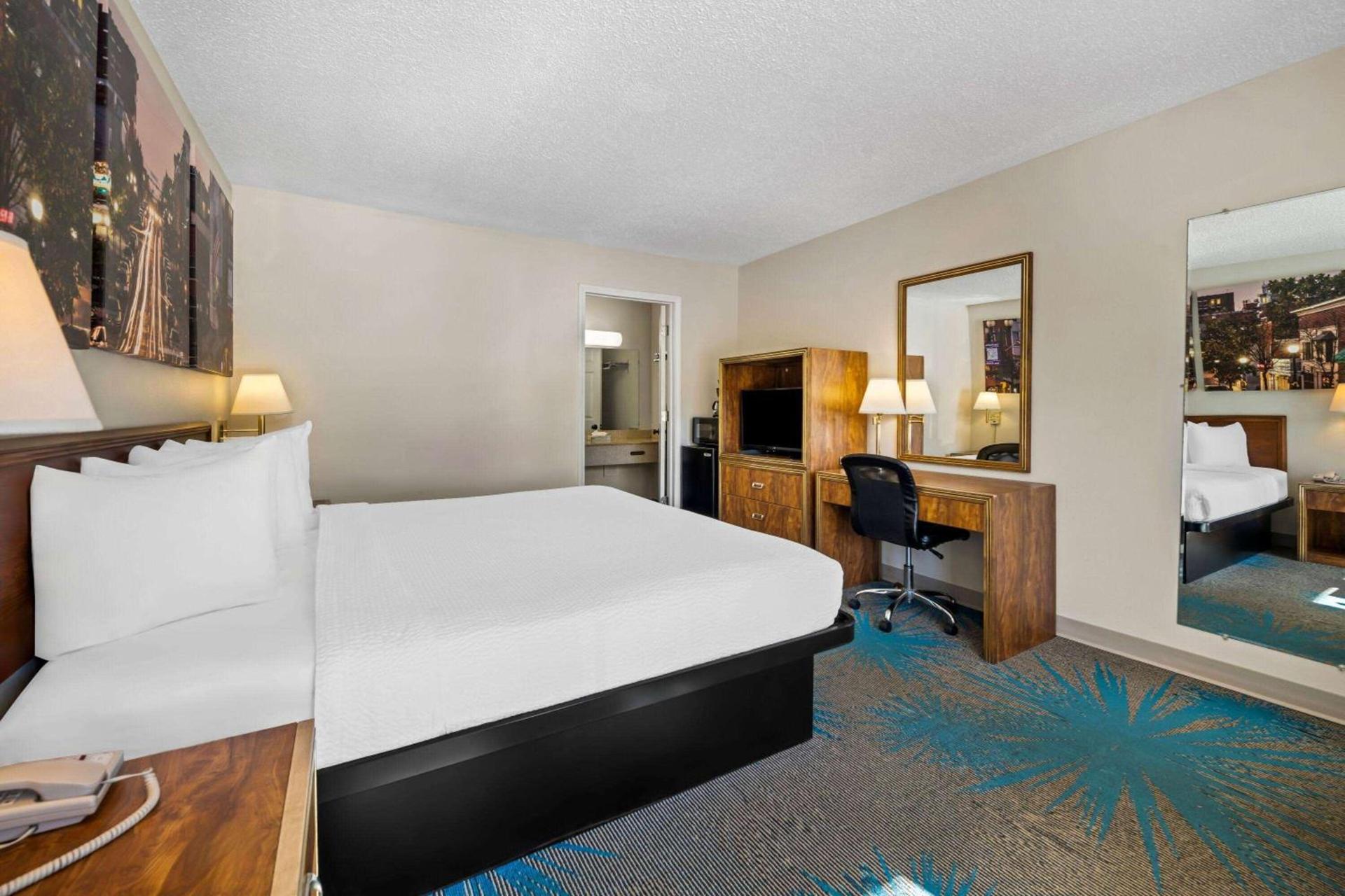 Days Inn by Wyndham Dubuque photo 20