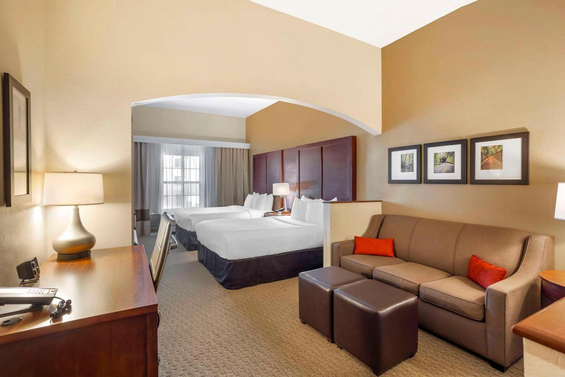 Comfort Suites State College near Penn State - Steps Away from PSU! photo 34
