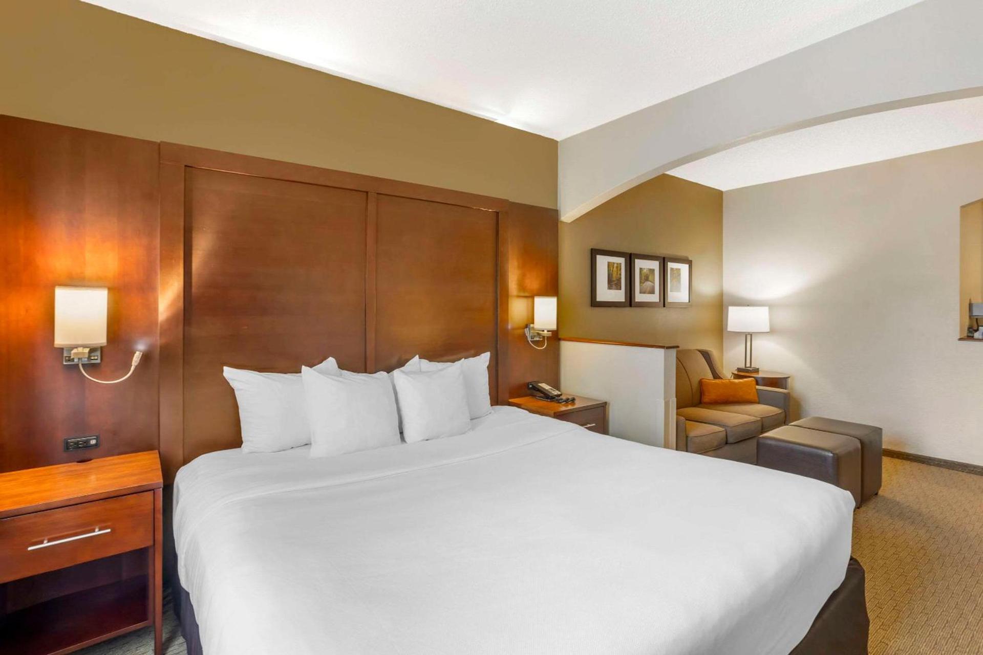 Comfort Suites State College near Penn State - Steps Away from PSU! photo 16