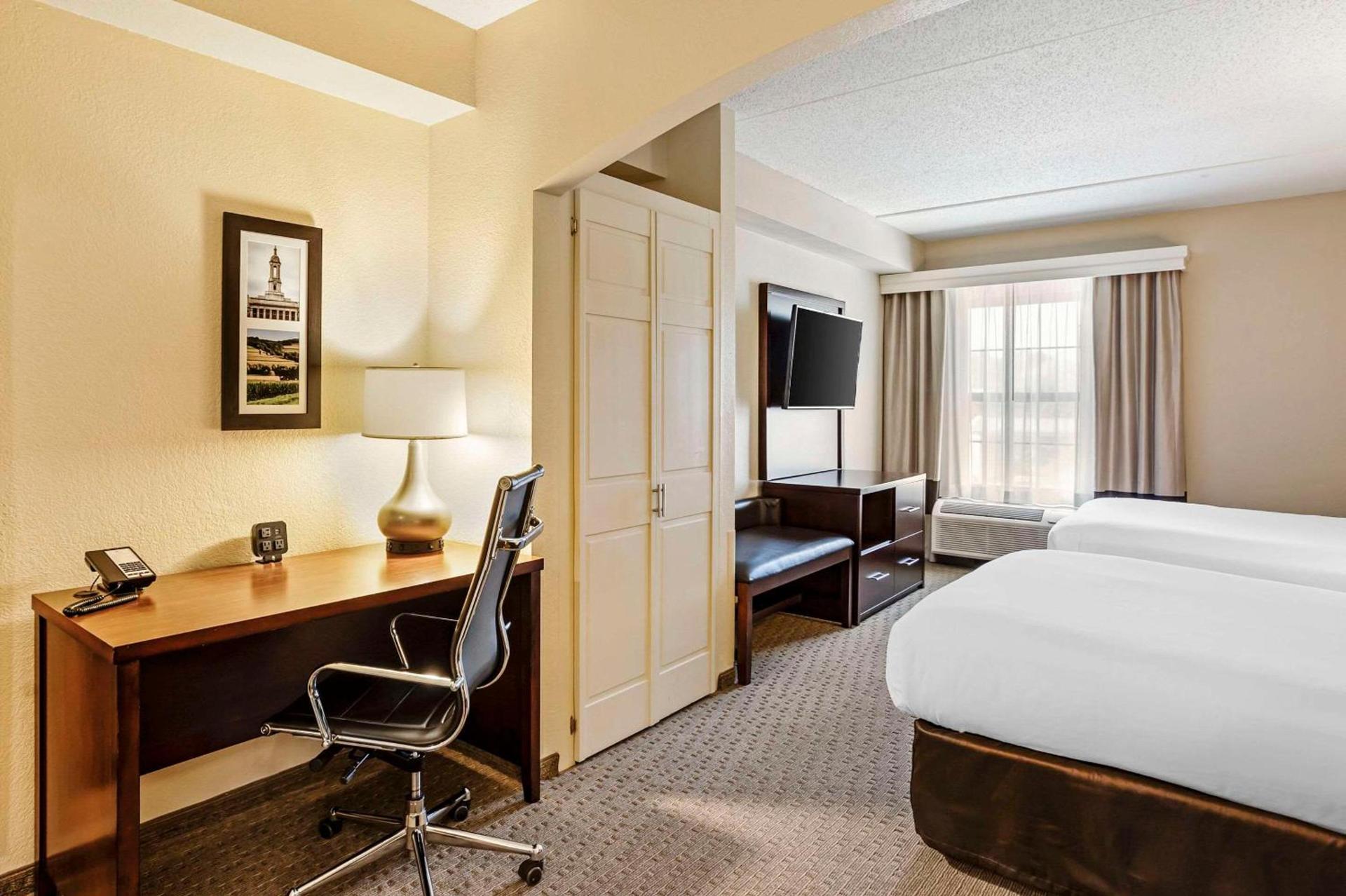 Comfort Suites State College near Penn State - Steps Away from PSU! photo 19