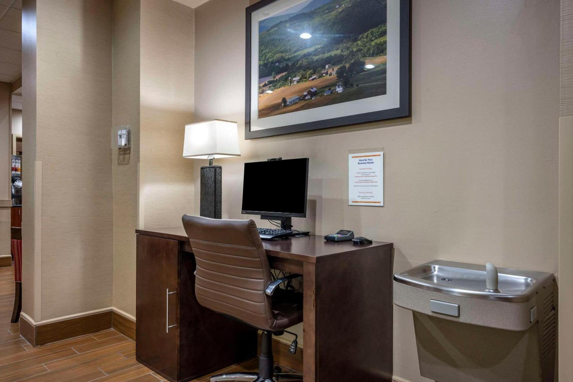 Comfort Suites State College near Penn State - Steps Away from PSU! photo 25