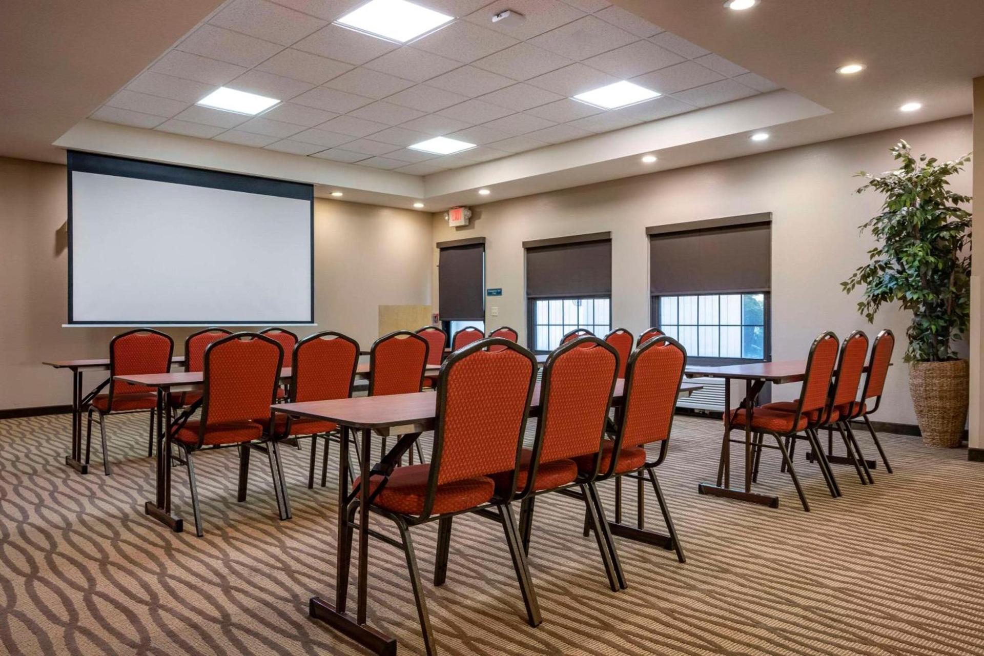 Comfort Suites State College near Penn State - Steps Away from PSU! photo 26