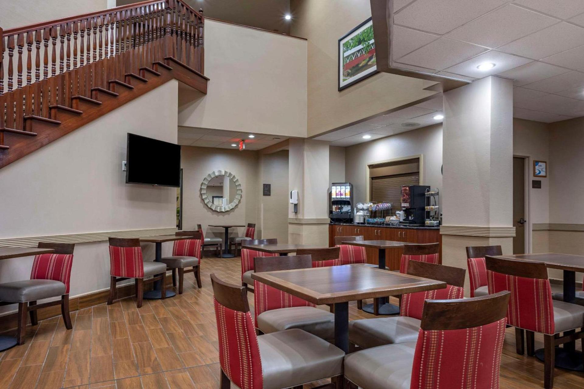 Comfort Suites State College near Penn State - Steps Away from PSU! photo 28